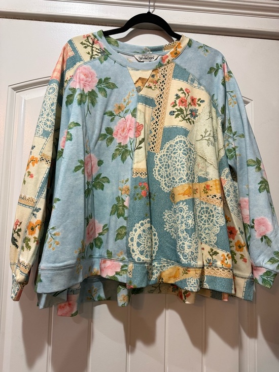 DAVI & DANI Tops - DAVI & DANI Pastel Blue Floral Patchwork Sweatshirt